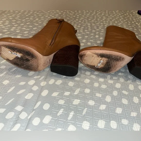 Tory Burch Tan‎ Leather Ankle Boots - Picture 5 of 11